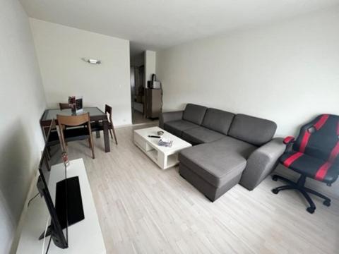Beautiful 2.5 In Apartment